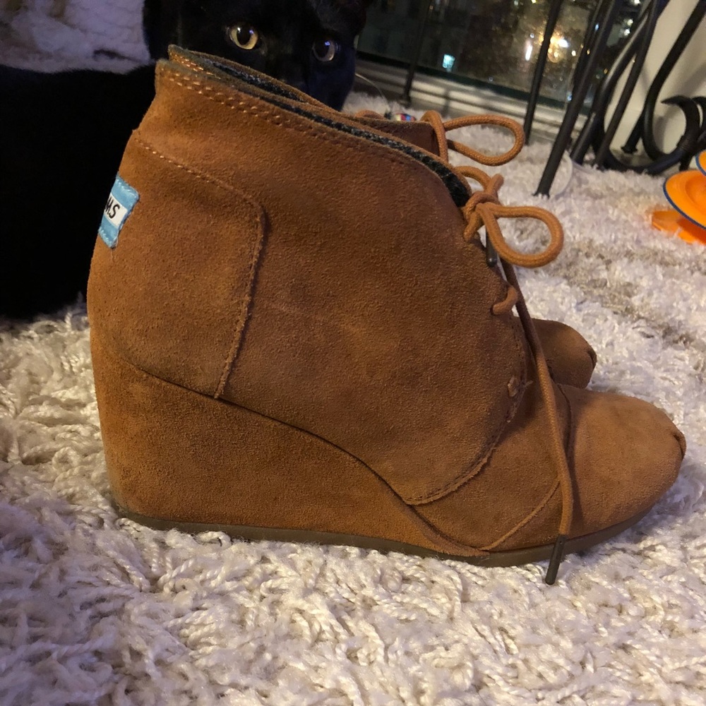 TOM’s Desert Suede Wedge Booties